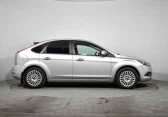 Подержанный автомобиль Ford Focus Hatchback 2010 года (4 фото)