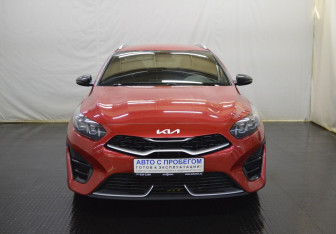 Подержанный автомобиль Kia Ceed Wagon 2021 года (2 фото)