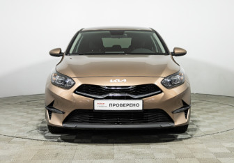 Подержанный автомобиль Kia Ceed Hatchback 2022 года (2 фото)