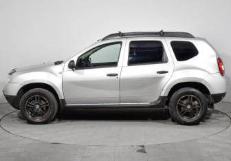 Подержанный автомобиль Renault Duster 2014 года (8 фото)