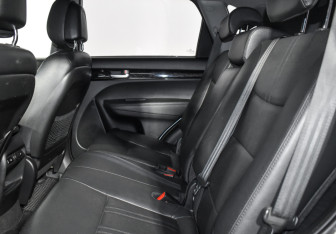 Подержанный автомобиль Kia Sorento 2013 года (11 фото)