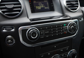 Подержанный автомобиль Land Rover Discovery 2009 года (17 фото)