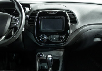 Подержанный автомобиль Renault Kaptur 2016 года (14 фото)