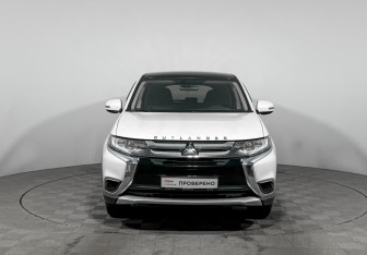 Подержанный автомобиль Mitsubishi Outlander 2018 года (2 фото)