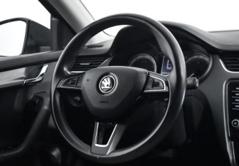 Подержанный автомобиль Skoda Octavia Liftback 2017 года (14 фото)