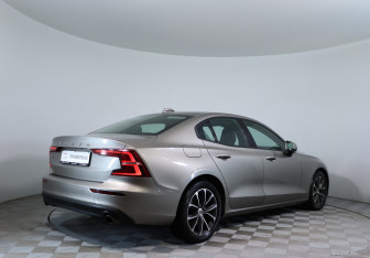 Подержанный автомобиль Volvo S60 2020 года (5 фото)