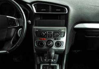 Подержанный автомобиль Citroen C4 Sedan 2015 года (14 фото)