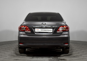 Подержанный автомобиль Toyota Corolla Sedan 2011 года (6 фото)