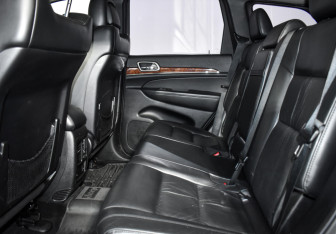 Подержанный автомобиль Jeep Grand Cherokee 2012 года (12 фото)