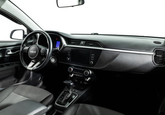 Подержанный автомобиль Kia Rio Hatchback 2021 года (9 фото)