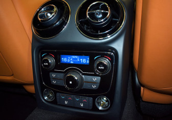 Подержанный автомобиль Jaguar XJ 2016 года (120 фото)