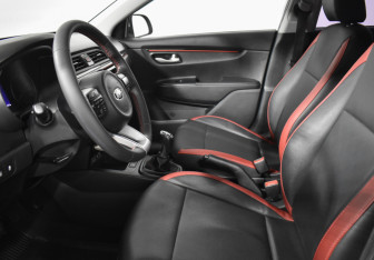 Подержанный автомобиль Kia Rio Hatchback 2019 года (10 фото)