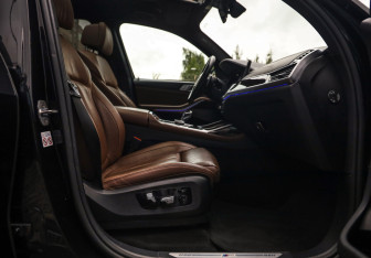Подержанный автомобиль BMW X7 2020 года (32 фото)