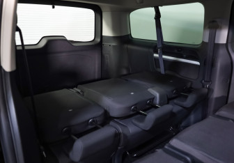 Подержанный автомобиль Peugeot Traveller 2021 года (30 фото)