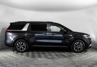 Подержанный автомобиль Kia Carnival 2020 года (5 фото)