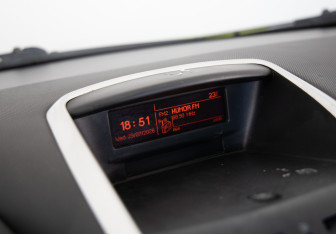 Подержанный автомобиль Peugeot 207 Hatchback 2008 года (15 фото)