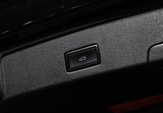 Подержанный автомобиль Volkswagen Touareg 2018 года (24 фото)