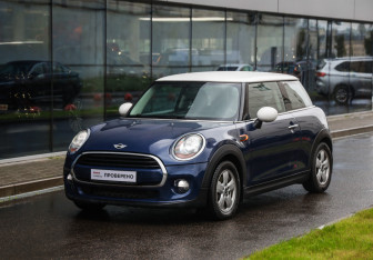 Подержанный автомобиль MINI Hatch 2016 года (3 фото)