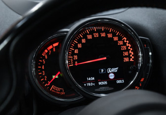 Подержанный автомобиль MINI Countryman 2019 года (18 фото)
