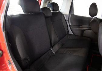 Подержанный автомобиль Suzuki Ignis 2006 года (12 фото)