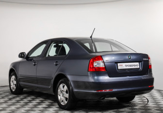 Подержанный автомобиль Skoda Octavia Liftback 2011 года (7 фото)