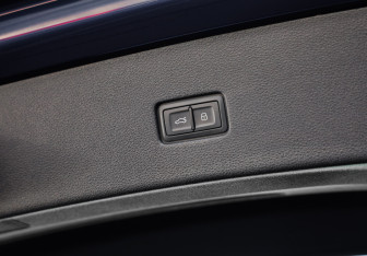 Подержанный автомобиль Audi Q8 2019 года (34 фото)