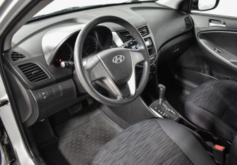 Подержанный автомобиль Hyundai Solaris Hatchback 2015 года (9 фото)