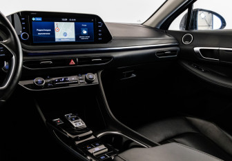 Подержанный автомобиль Hyundai Sonata 2020 года (19 фото)