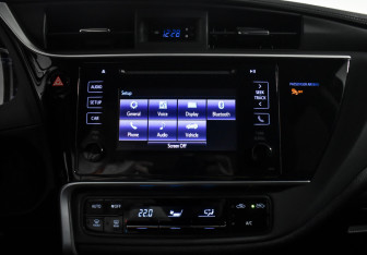 Подержанный автомобиль Toyota Corolla Sedan 2019 года (12 фото)