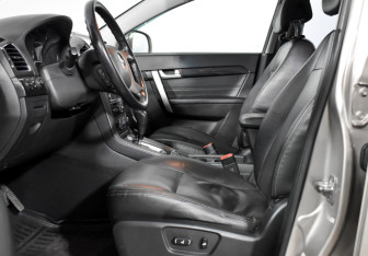 Подержанный автомобиль Chevrolet Captiva 2013 года (12 фото)