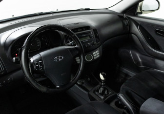 Подержанный автомобиль Hyundai Elantra Sedan 2007 года (11 фото)