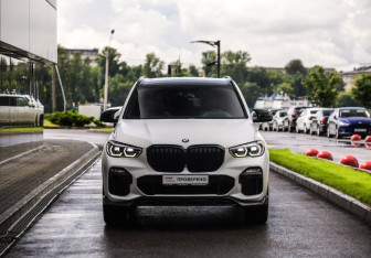 Подержанный автомобиль BMW X5 2019 года (5 фото)