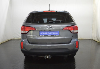 Подержанный автомобиль Kia Sorento 2018 года (6 фото)