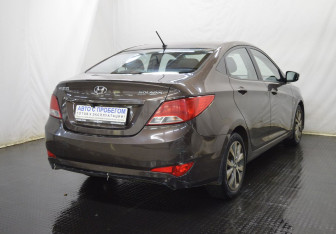 Подержанный автомобиль Hyundai Solaris Sedan 2015 года (5 фото)