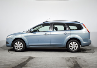 Подержанный автомобиль Ford Focus Wagon 2009 года (8 фото)