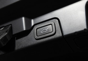 Подержанный автомобиль Land Rover Range Rover Evoque 2015 года (23 фото)