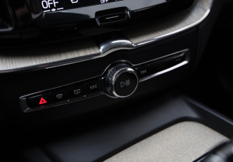 Подержанный автомобиль Volvo XC60 2018 года (16 фото)