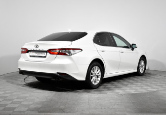 Подержанный автомобиль Toyota Camry Sedan 2020 года (5 фото)