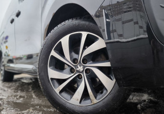 Подержанный автомобиль Peugeot Traveller 2018 года (11 фото)