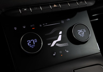 Подержанный автомобиль Exeed LX 2023 года (17 фото)