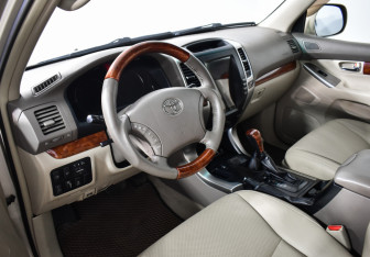 Подержанный автомобиль Toyota Land Cruiser Prado 2007 года (9 фото)