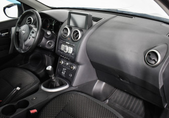 Подержанный автомобиль Nissan Qashqai 2008 года (14 фото)