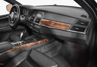Подержанный автомобиль BMW X5 2007 года (12 фото)