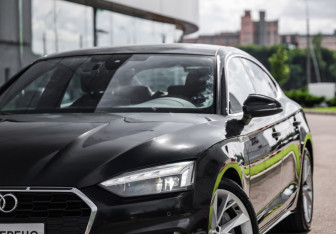 Подержанный автомобиль Audi A5 Liftback 2020 года (2 фото)