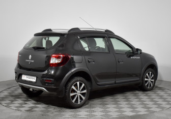 Подержанный автомобиль Renault Sandero 2016 года (5 фото)