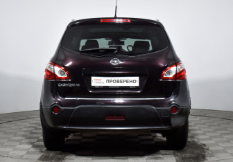 Подержанный автомобиль Nissan Qashqai+2 2011 года (6 фото)