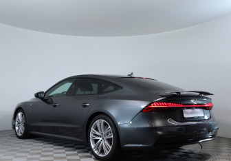 Подержанный автомобиль Audi A7 2019 года (8 фото)