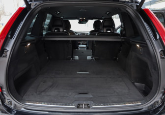 Подержанный автомобиль Volvo XC90 2019 года (32 фото)