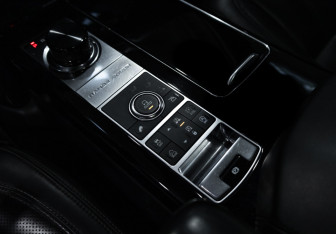 Подержанный автомобиль Land Rover Range Rover 2014 года (21 фото)