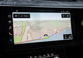 Подержанный автомобиль Audi e-tron 2021 года (19 фото)